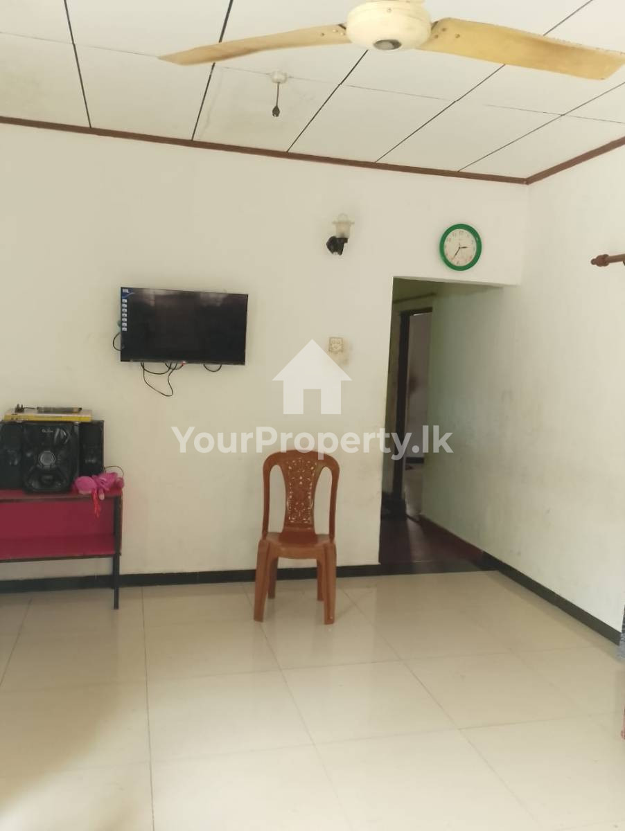 ​📢 කහපොළ - පිළියන්දල ප්‍රධාන මාර්ගයට මුහුණලා වටිනා නිවසක් සහ කඩකාමරයක් විකිණීමට ඇත! 🏠🏪